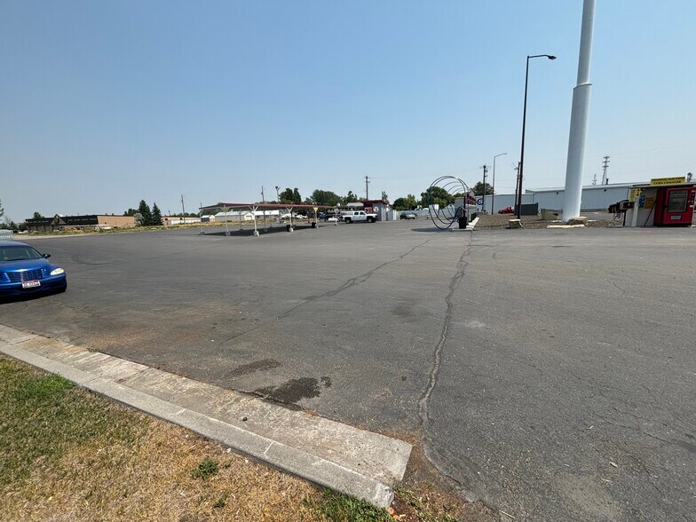 More Photos Of 865 W Bridge St, Blackfoot Carwash For Sale