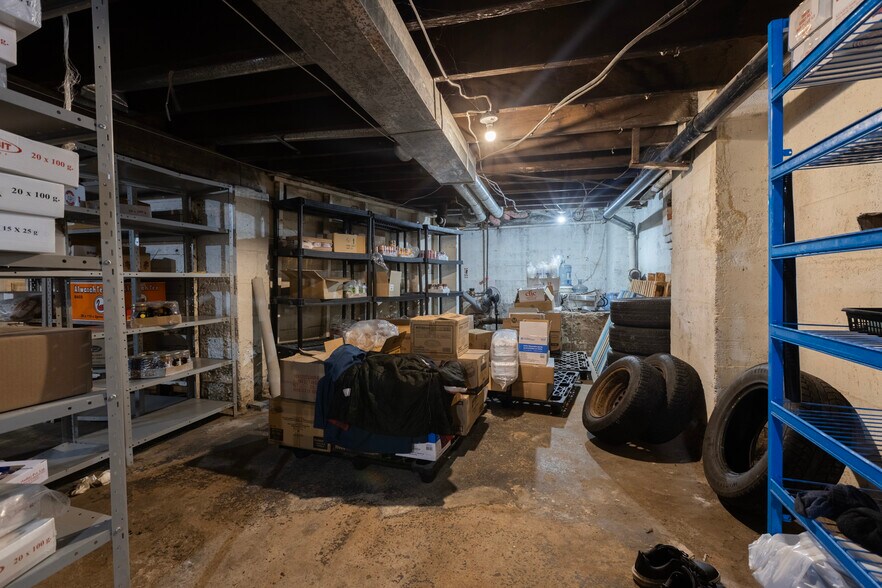 More Photos Of 1099-1101 Wellington St W, Ottawa General Retail For Lease