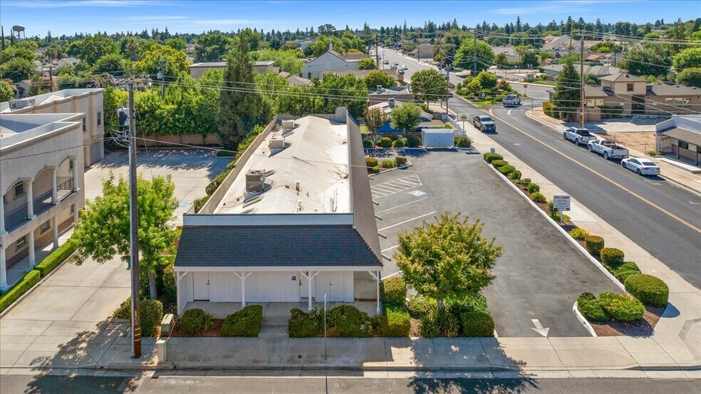 More Photos Of 324-330 Bullard Ave, Clovis Office For Sale