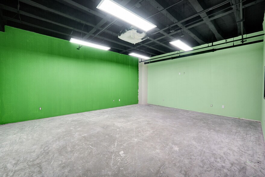 More Photos Of 201 E Illinois Ave, Midland Office For Sale