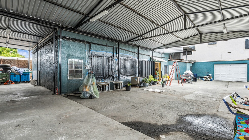 More Photos Of 909 53rd Ave, Oakland Warehouse For Sale