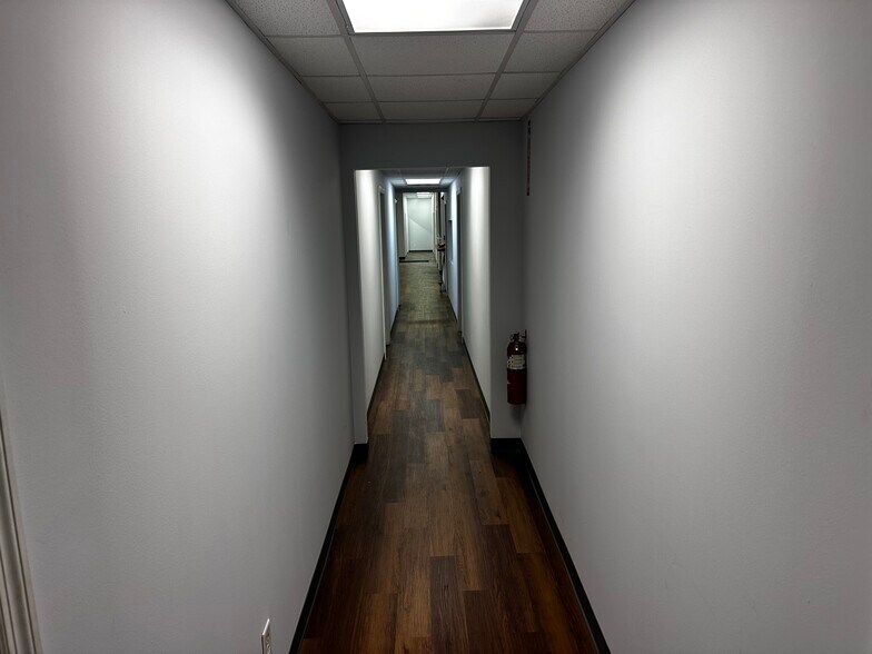 More Photos Of 2169 Centennial Dr, Gainesville Warehouse For Lease