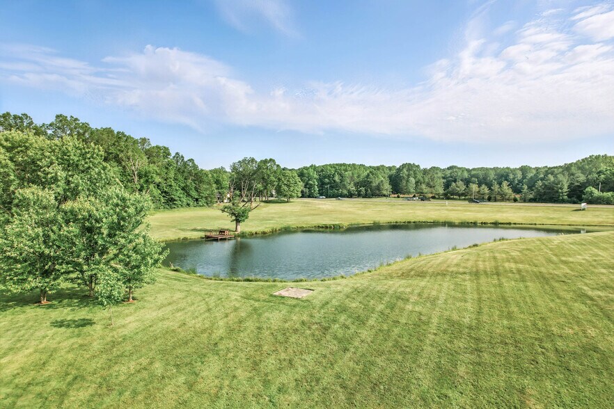 More Photos Of 4085 / 4086 State Route 422, Southington Showroom For Sale