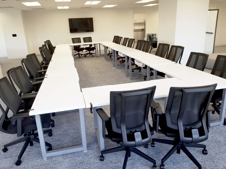 Primary Photo Of 8200 Greensboro Dr, McLean Office For Lease