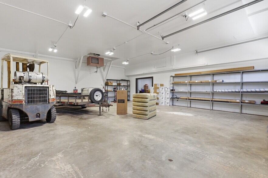More Photos Of 11700 Sturgis Rd, Summerset Warehouse For Sale