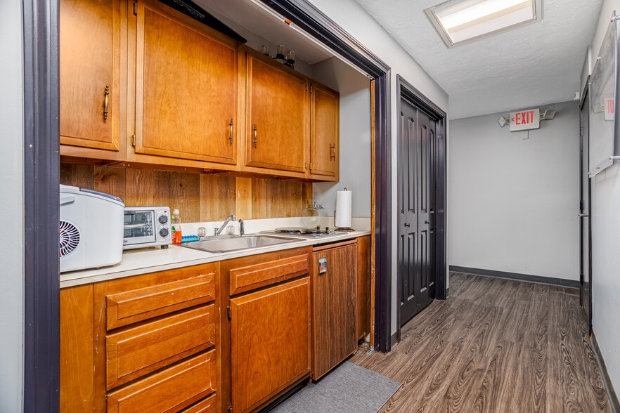 More Photos Of 40 Summer St, Fitchburg Office For Sale