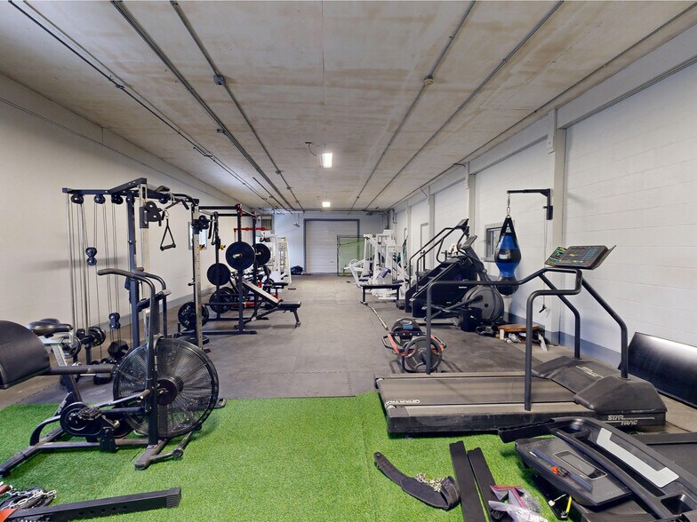 More Photos Of 2505 Avonia Rd, Fairview Warehouse For Lease