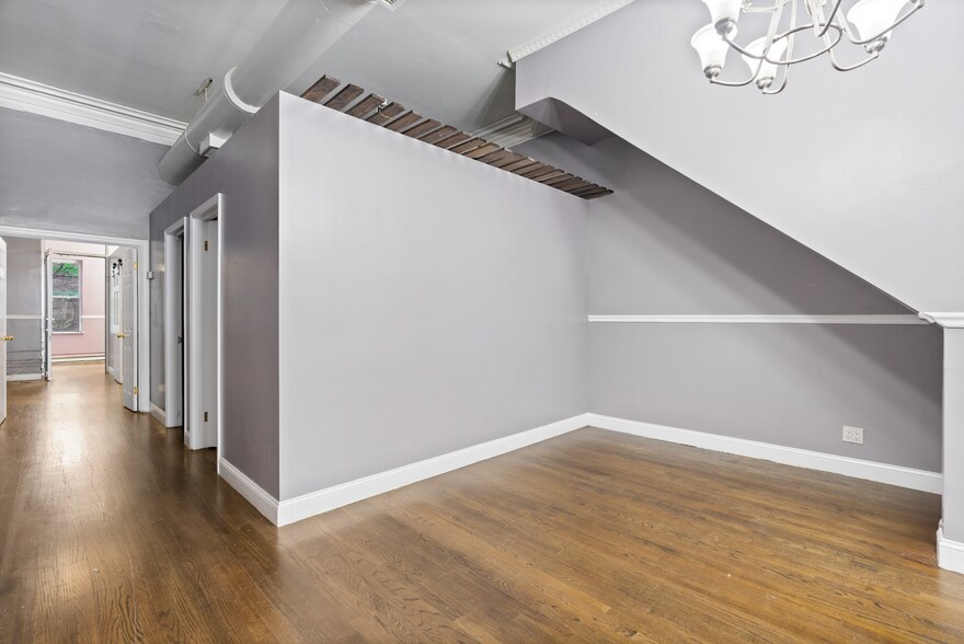 More Photos Of 133 E 39th St, New York Office Residential For Lease