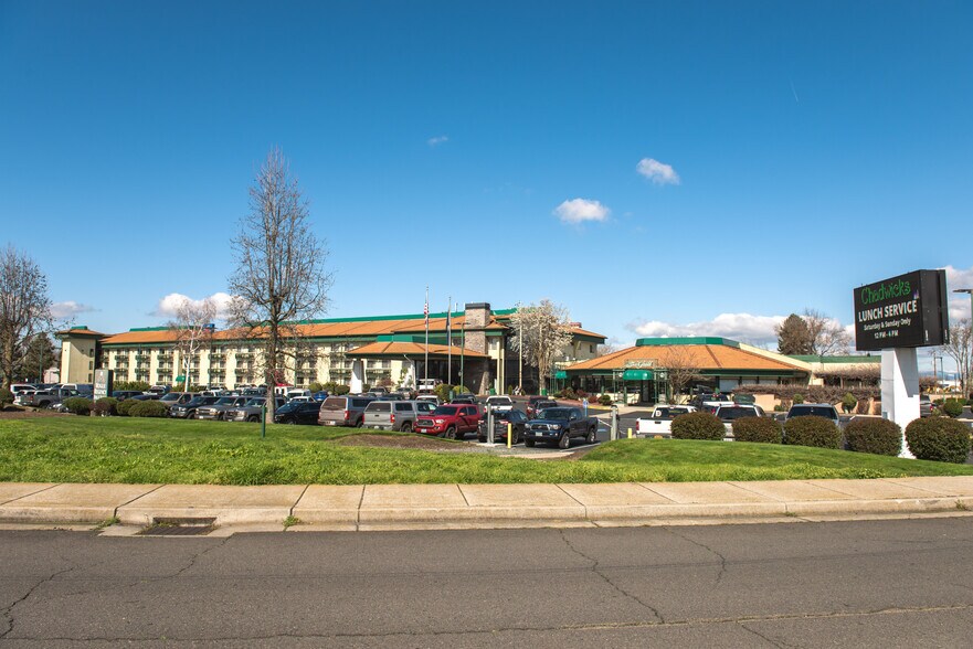 Primary Photo Of 2300 Biddle Rd, Medford Hotel For Sale