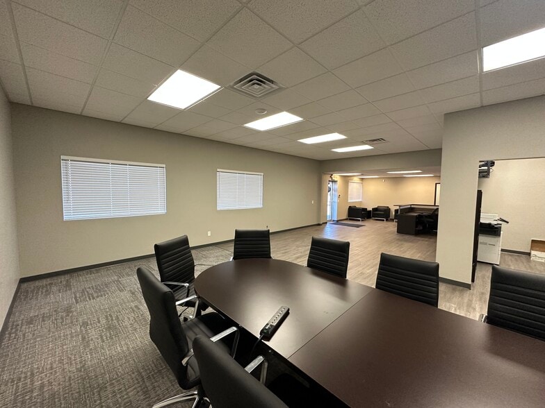 More Photos Of 14901 Metro Plaza Blvd, Edmond Flex For Lease