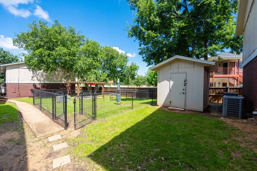 More Photos Of 1226-1232 Avenue A, Denton Apartments For Sale