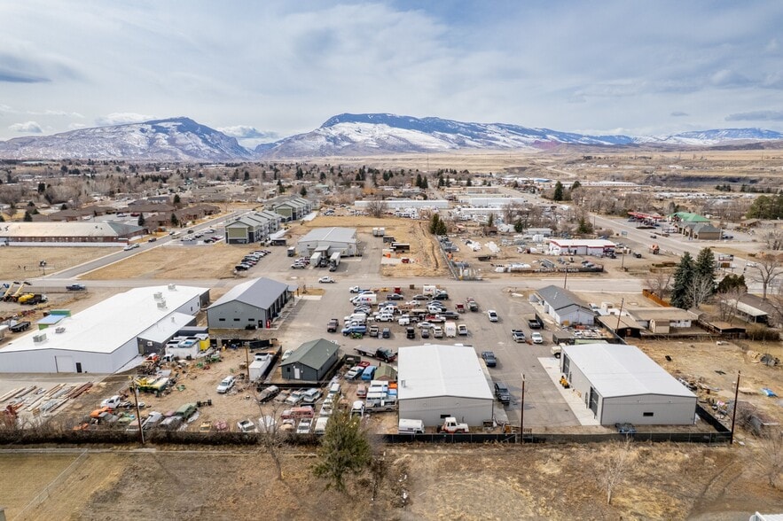 More Photos Of 528 Blackburn St, Cody Auto Repair For Sale