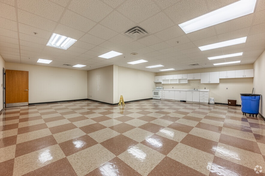 More Photos Of 325 S Fairground St, Marietta Office For Sale