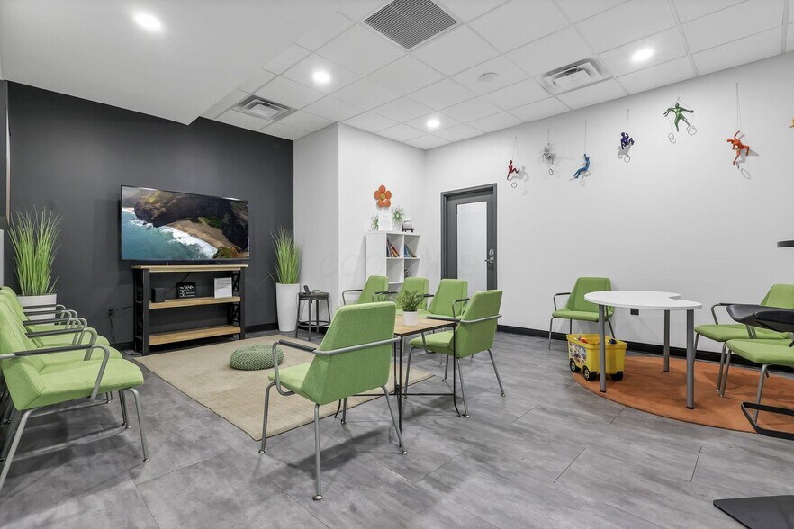 More Photos Of 1480 Manning Pky, Powell Loft Creative Space For Sale