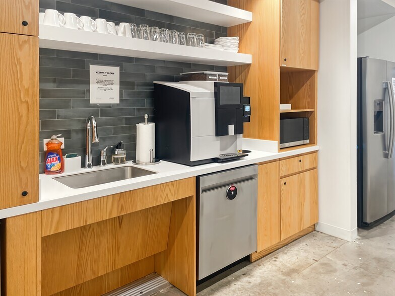 More Photos Of 1201 Fannin St, Houston Coworking Space