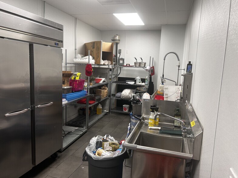 More Photos Of 6782 Herndon Ave, Fresno General Retail For Sale