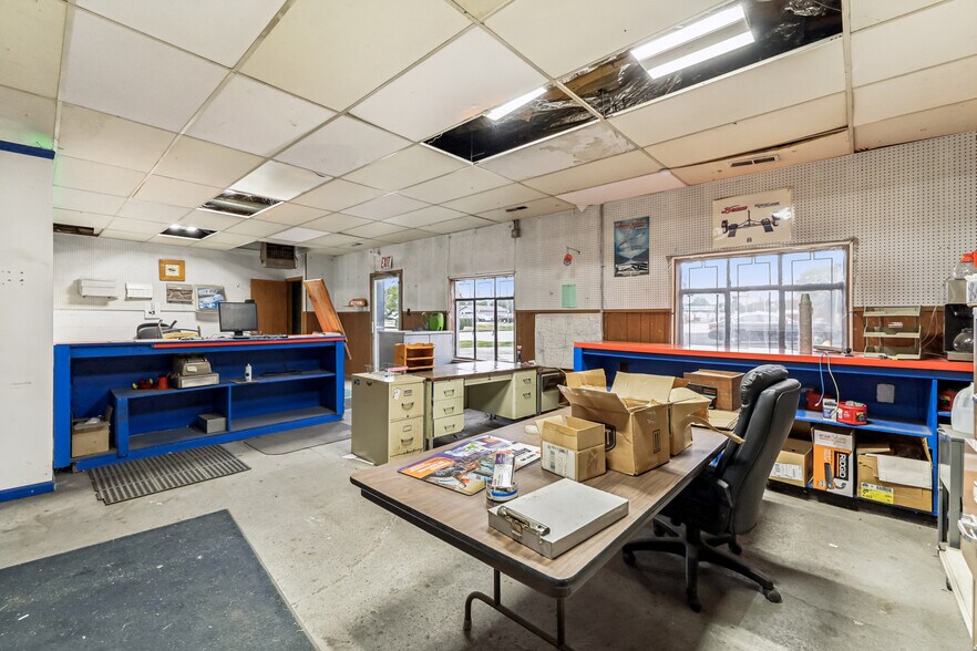 More Photos Of 3939 E 14th St, Des Moines Warehouse For Sale