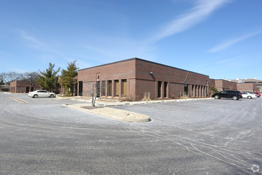 More Photos Of 825 N Cass Ave, Westmont Office For Lease