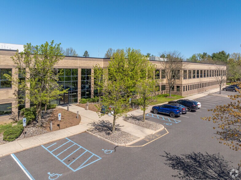 More Photos Of 3705 Quakerbridge Rd, Hamilton Office For Lease