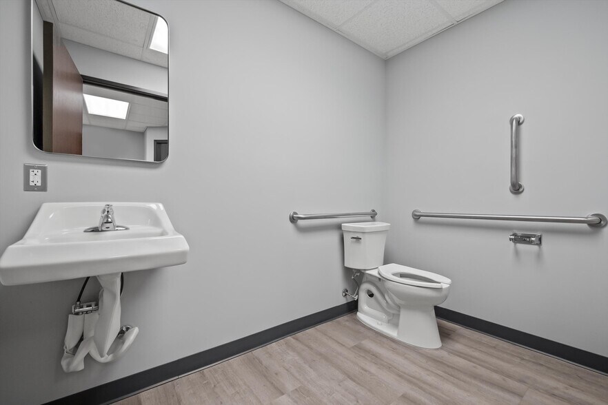 More Photos Of 38765-38795 Mound Rd, Sterling Heights Medical For Lease