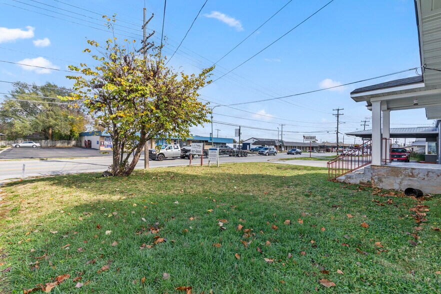 More Photos Of 1658 Saint Louis St, Springfield Office For Lease