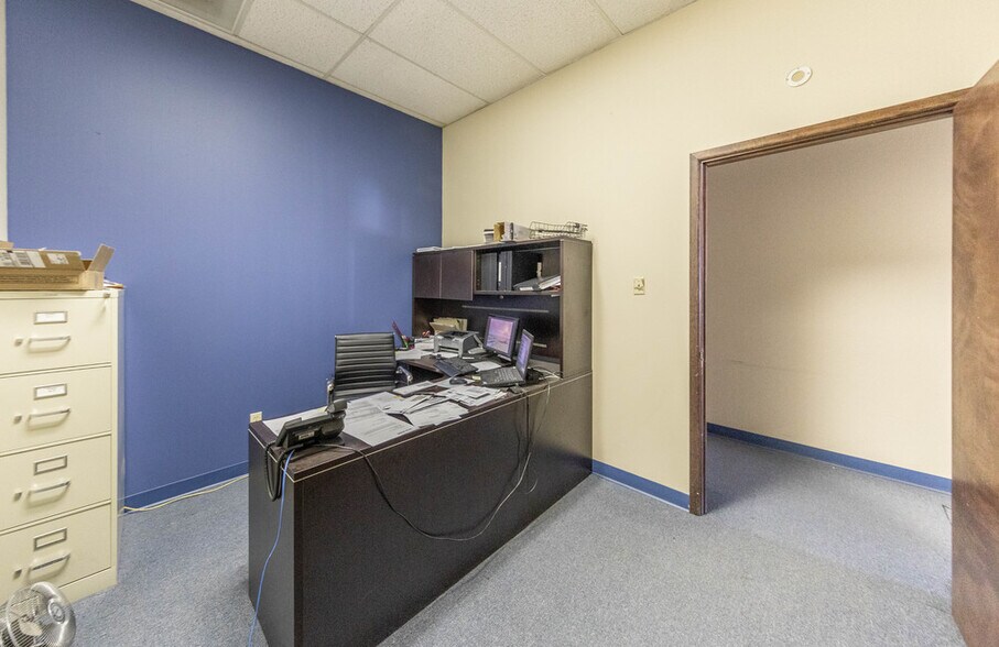 More Photos Of 4615-4617 50th St, Lubbock Freestanding For Sale