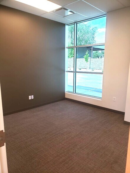 More Photos Of 10929 S Redwood Rd, South Jordan Office For Sale