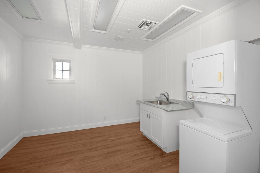 More Photos Of 300 SE Detroit Ave, Stuart Office For Lease