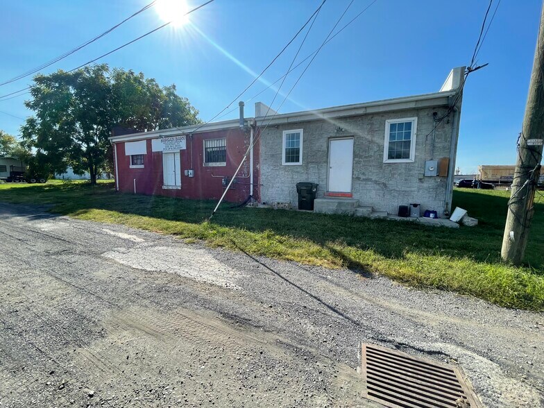 More Photos Of 430 N Commerce Ave, Waynesboro Flex For Sale