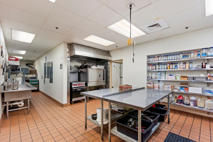 More Photos Of 824 Paul Bunyan, Bemidji Restaurant For Sale