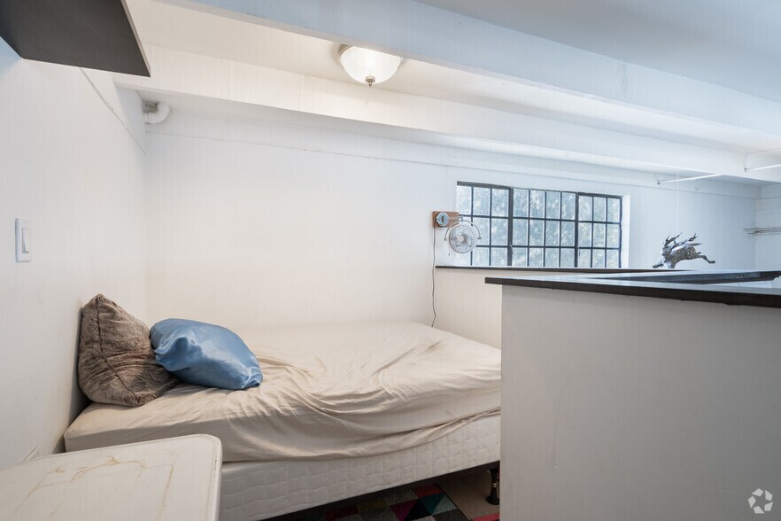 More Photos Of 1200 24th St, Oakland Warehouse For Sale