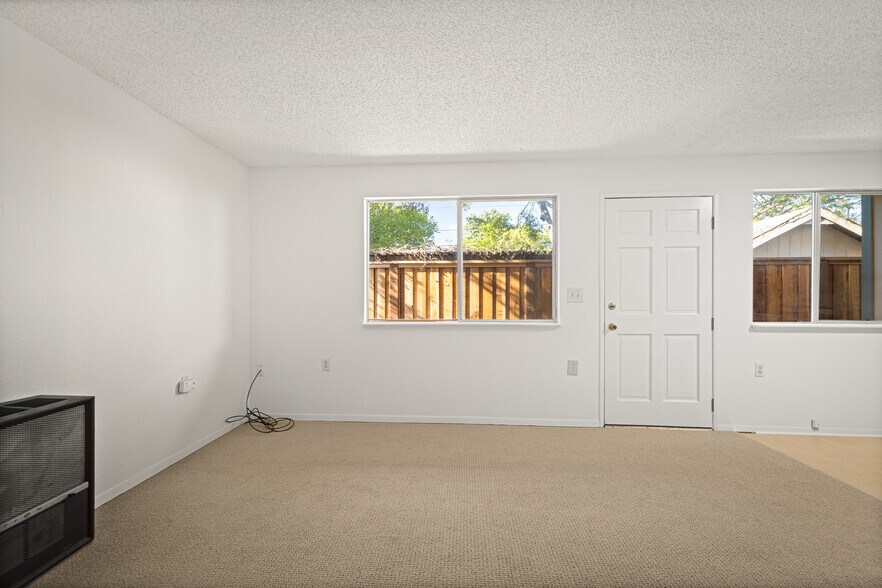 More Photos Of 611 Hendley St, Santa Rosa Apartments For Sale