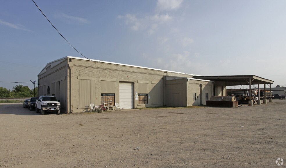 More Photos Of 2591 NE 28th St, Fort Worth Manufacturing For Lease