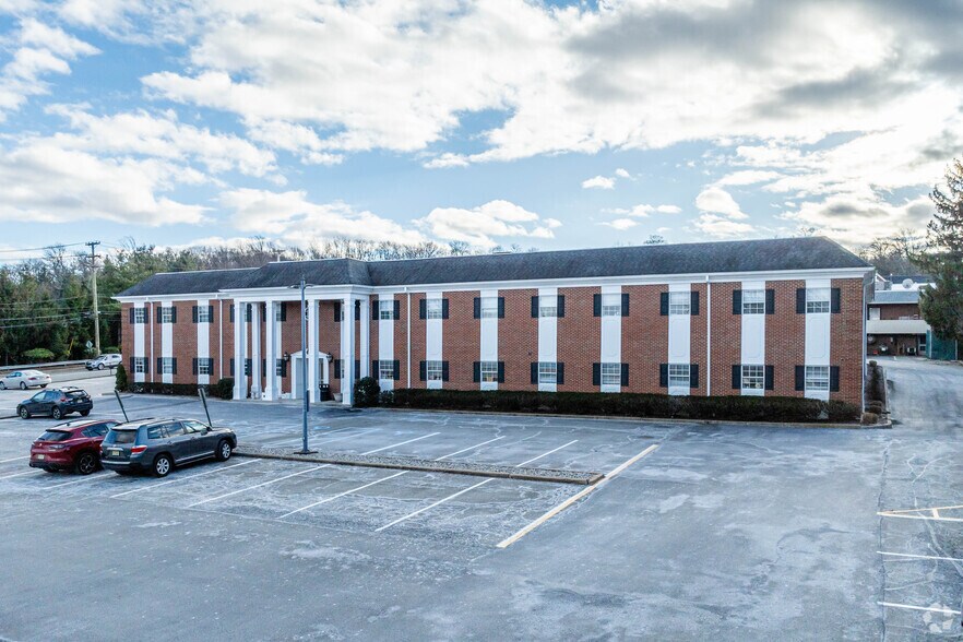 More Photos Of 541 Cedar Hill Ave, Wyckoff Medical For Lease