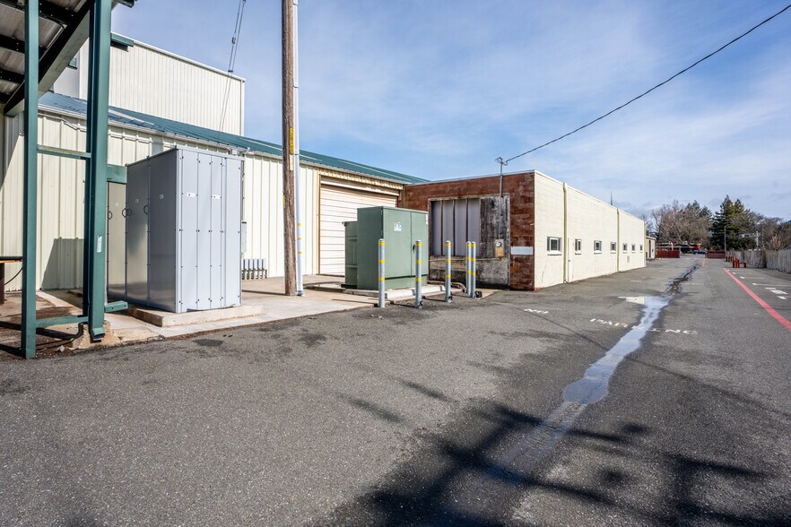 More Photos Of 934 S Main St, Willits Manufacturing For Lease