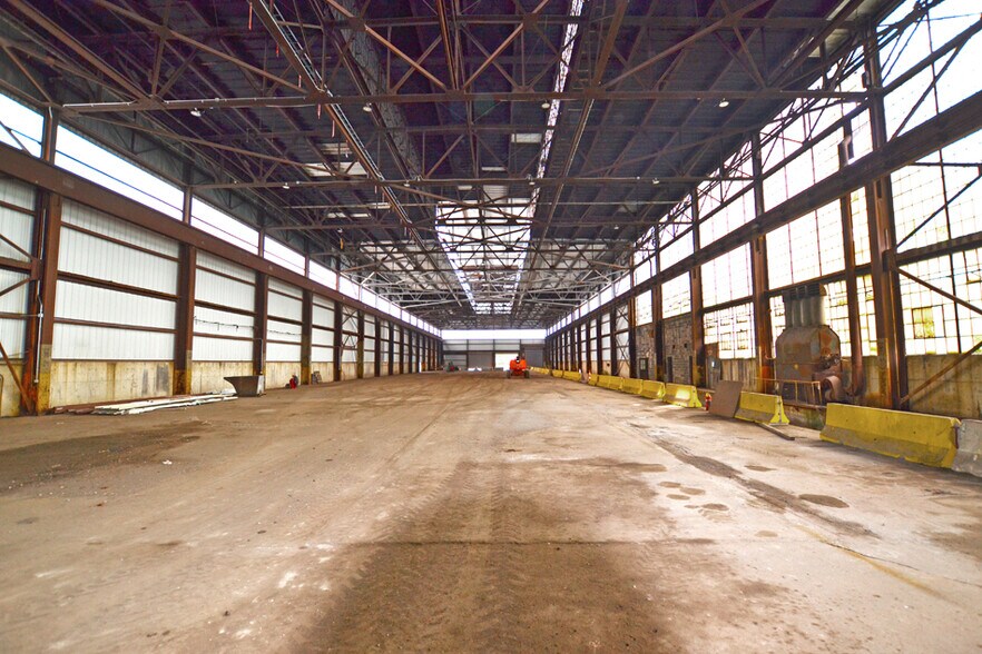 More Photos Of 1001 College St, Madison Manufacturing For Lease