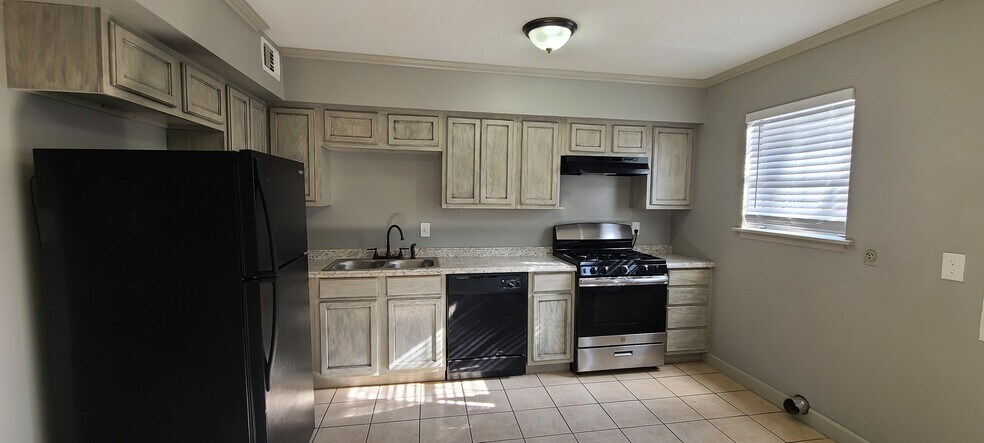 More Photos Of 1906 W Matthews Ave, Jonesboro Apartments For Sale