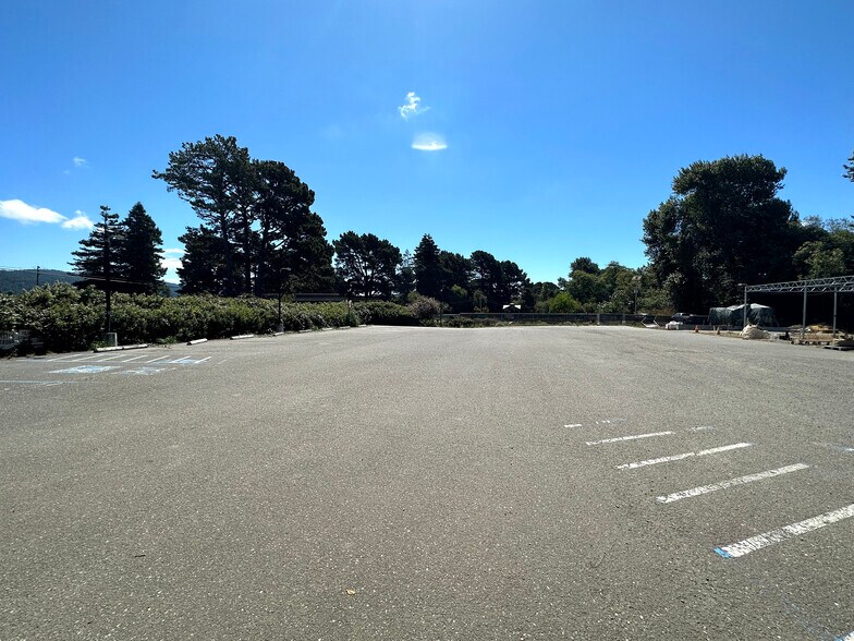 More Photos Of 126 Dinsmore Dr, Fortuna Freestanding For Lease