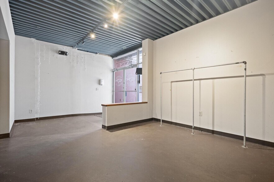 More Photos Of 325 E Lemon St, Tarpon Springs Warehouse For Sale