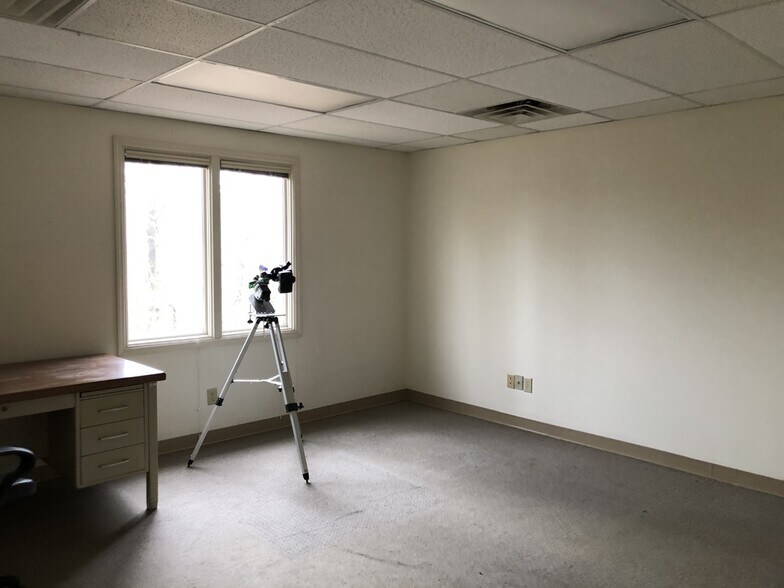 More Photos Of 3532 Irwin Simpson Rd, Mason Office Residential For Lease