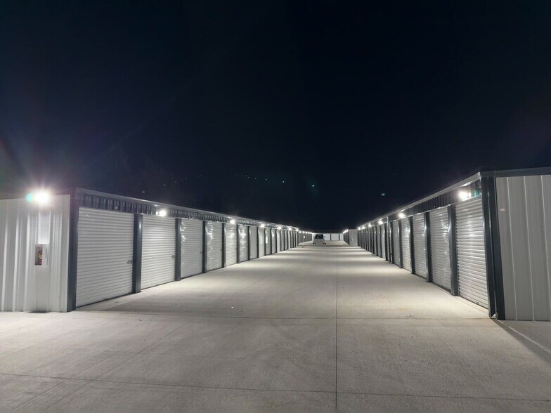 More Photos Of 1308 Adair Ct SW, Cedar Rapids Self Storage For Sale