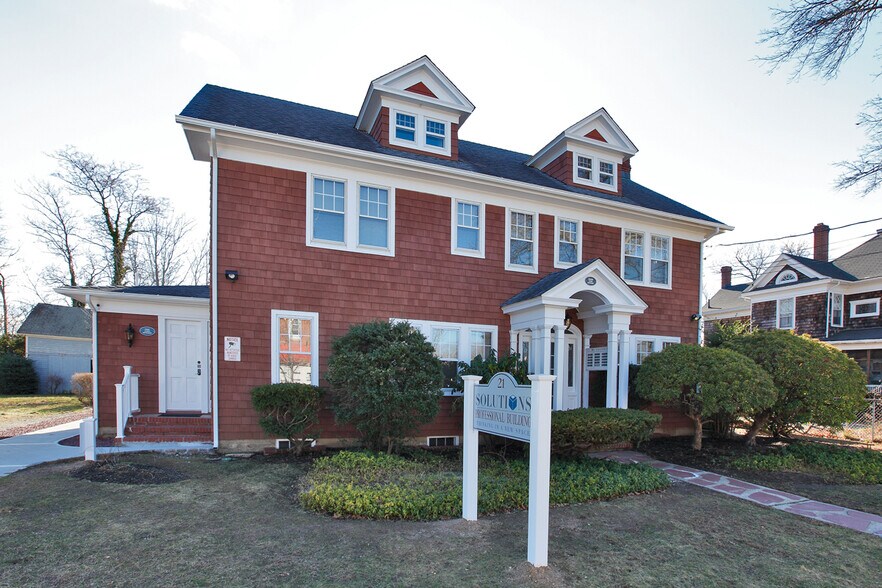 More Photos Of 21 E 2nd St, Riverhead Medical For Lease