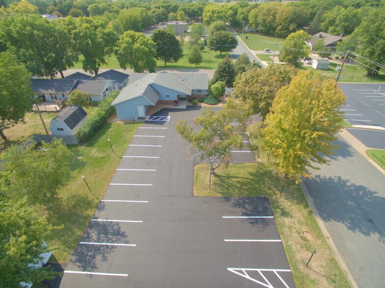 More Photos Of 123 Fairlawn Ave W, Winsted Office For Sale