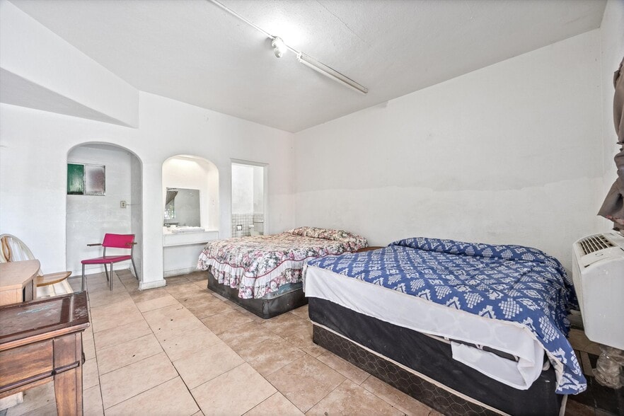 More Photos Of 900 S Union Ave, Bakersfield Hotel For Sale