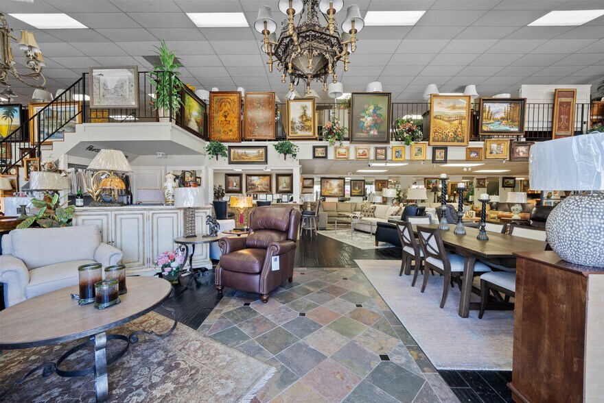 More Photos Of 23661 Newhall Ave, Santa Clarita Freestanding For Sale