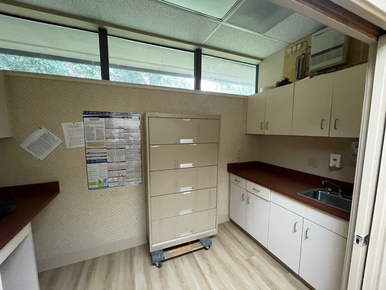 More Photos Of 123 S Commerce St, Stockton Healthcare For Lease