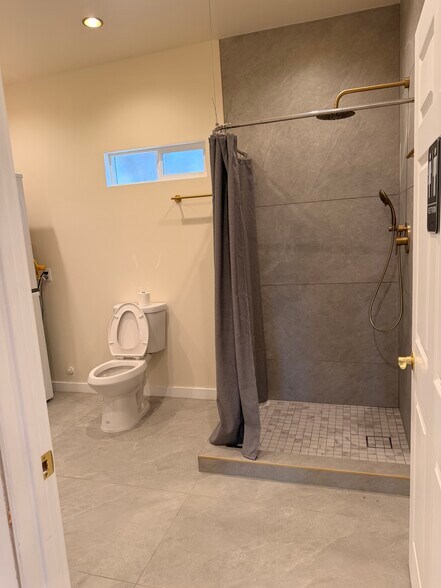 More Photos Of 15224 Bonanza Rd, Victorville Freestanding For Sale