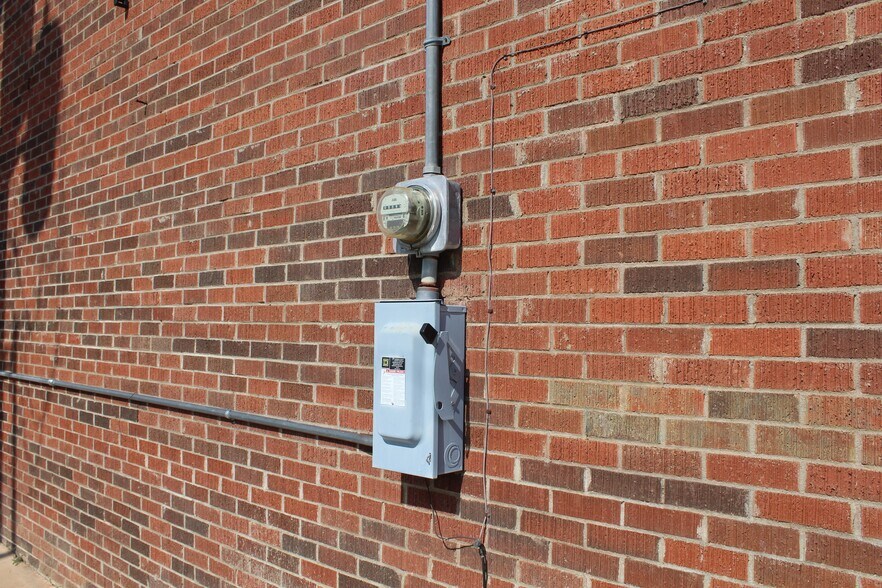 More Photos Of 1871 Elm, Waynoka Sports And Entertainment For Sale