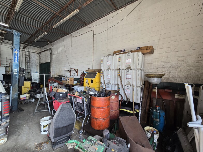 More Photos Of 1137 US Highway 19, Holiday Auto Repair For Sale