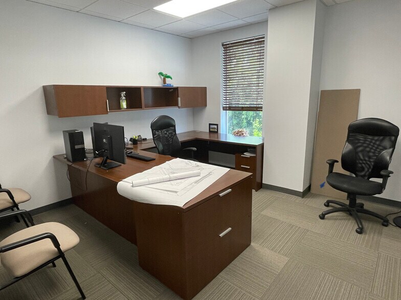 More Photos Of 11511 N Garden St, Houston Office Residential For Sale